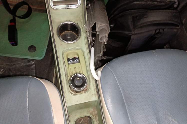 Used Geely Galaxy Panda 2023 Panda Mini 200km Endurance Bear Gear Lever