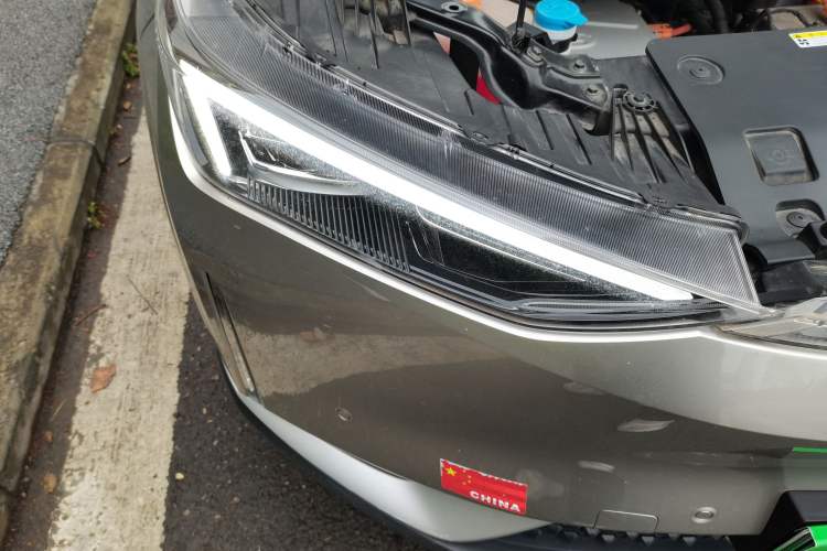 Used Hycan Z03 2022 510 km Range Trendy Cool Version 135 kW 64.23 kWh Right Front Headlight