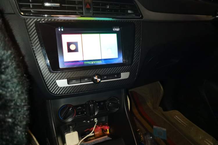 Used MG ZS 2020 Global Bestseller with 1.5L Engine Manual Transmission and a Massive 65-Inch Panoramic Sunroof Version Audio And AC Panel