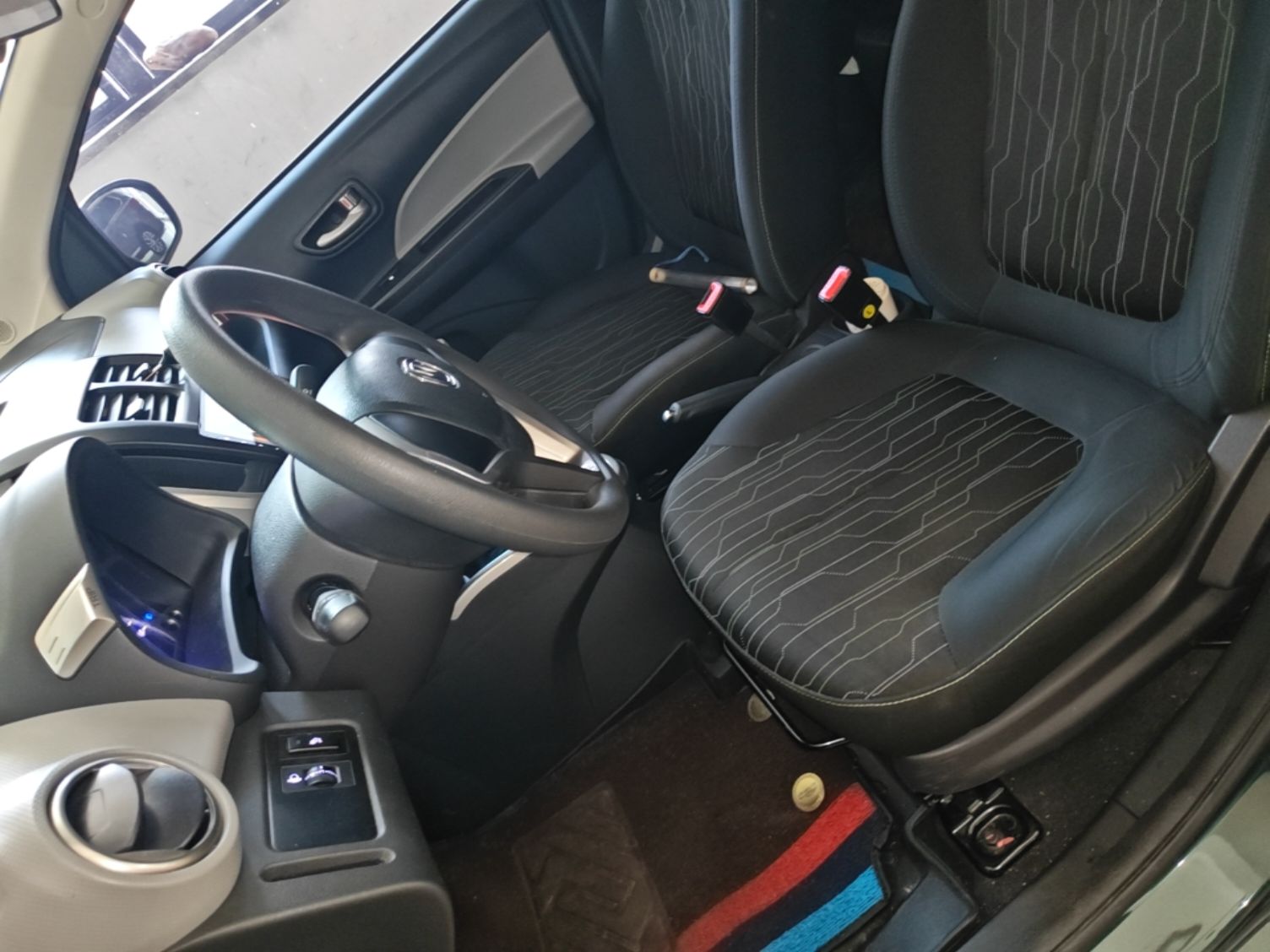 Vordere Reihe im Auto
