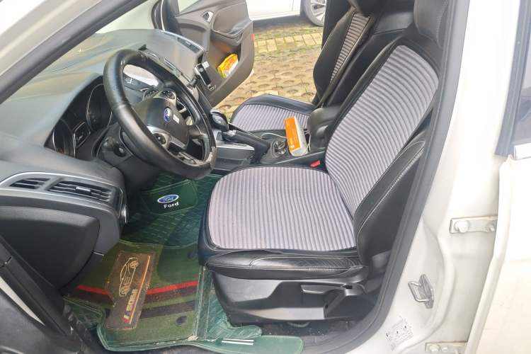 Used Ford Focus 2012 Hatchback 2.0L Automatic Luxury Sport Model Left Front Seat