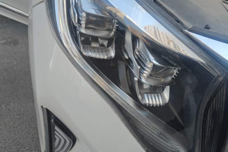 Used GAC Trumpchi M8 2021 Revised Version Lingxiu Series 390T Luxury Edition Right Front Headlight