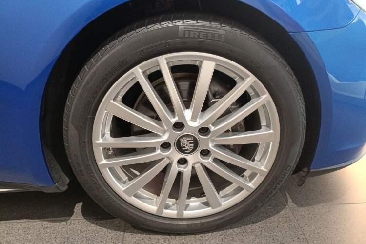 Used Porsche Panamera 2017 Panamera 3.0T Right Front Wheel Hub