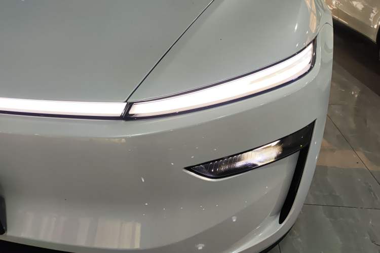 Used Tesla Model Y 2026 Facelifted Long-Range Rear-Drive Model Left Front Headlight