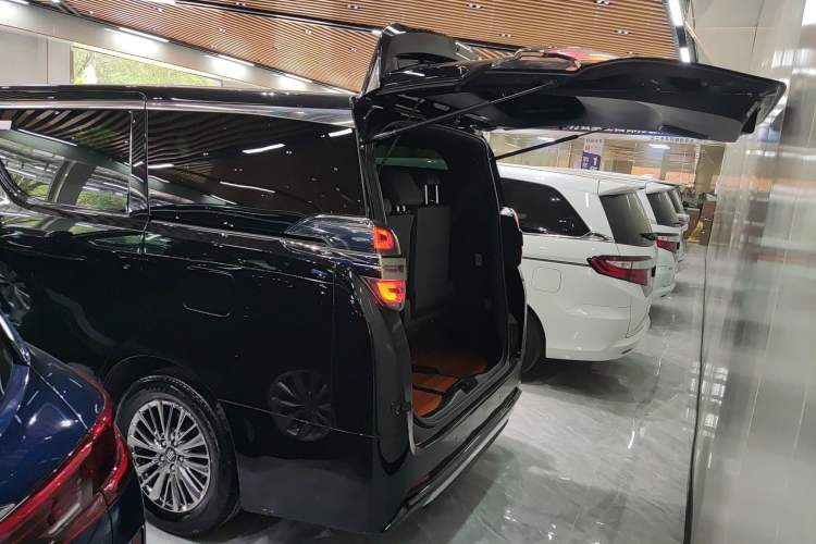 Used Toyota Vellfire 2021 Crown Dual-Engine 2.5L HV Prestige Edition
