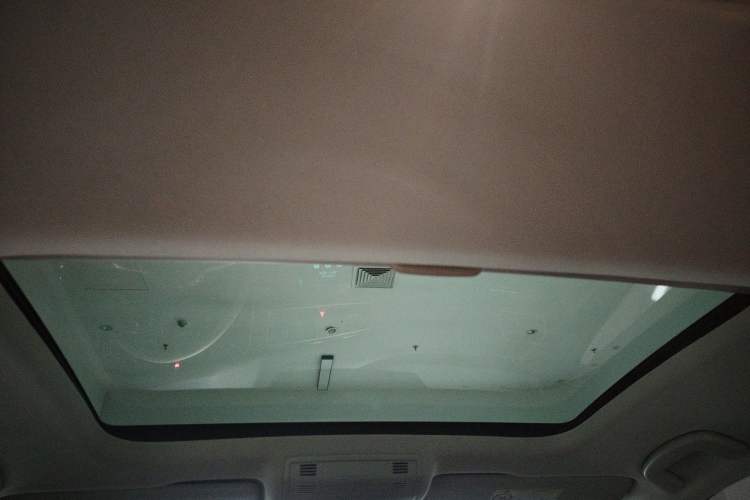 Used Volkswagen Golf 2018 230TSI Automatic Luxury Version Headliner