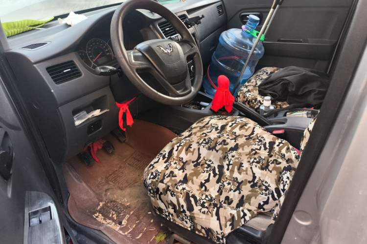 Used Wuling Rongguang V 2015 1.5L Base Version