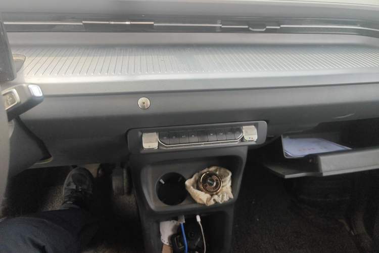 Used Foton Scenic i7 2025 Professional Logistics Short Wheelbase Front-Wheel Drive CATL 41.86 kWh Zhiyuan Version Flat Roof Single Tire 2 Seats Audio And AC Panel