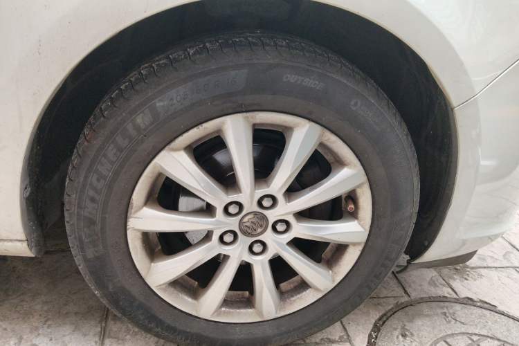 Used Buick GT 2013 GT 1.6L Automatic Fashion Edition Right Front Wheel Hub