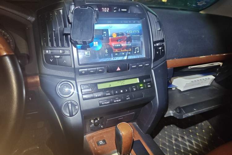 Used Toyota Land Cruiser 2015 4.0L V6 Middle East Low-Trim Version