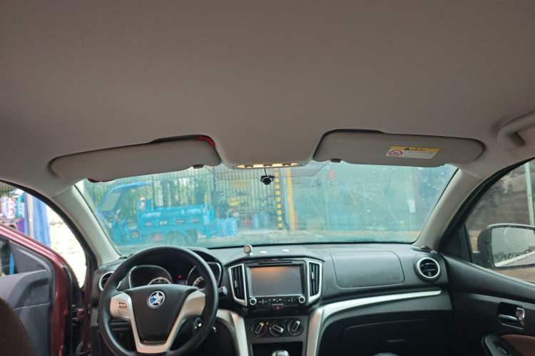 Used Venucia T70 2015 2.0L CVT Smart Choice Edition
