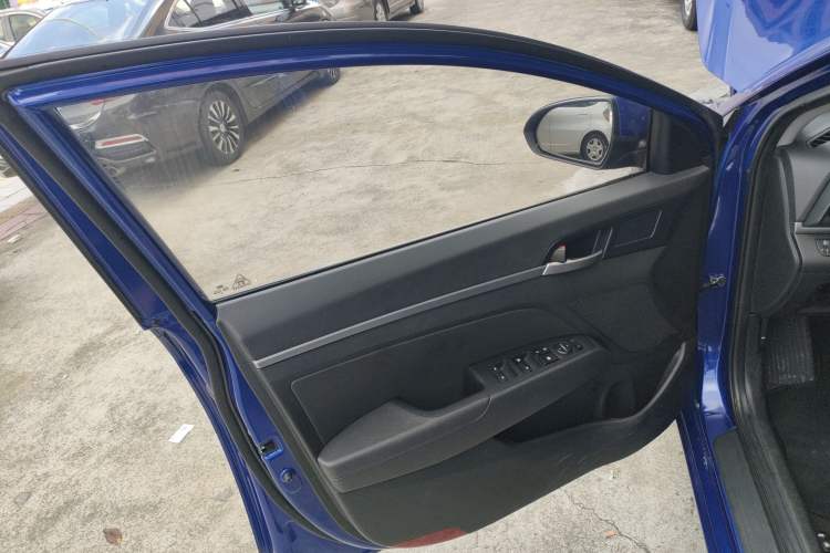 Used Hyundai Elantra (6th Generation / Lingdong) 2019 1.5L CVT ZhiXuan – Elite Version Interior 7