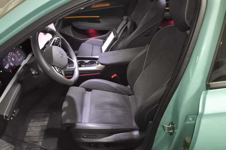 Used Volkswagen Passat 2025 Pro 380TSI Starry Dragon Luxury Edition
