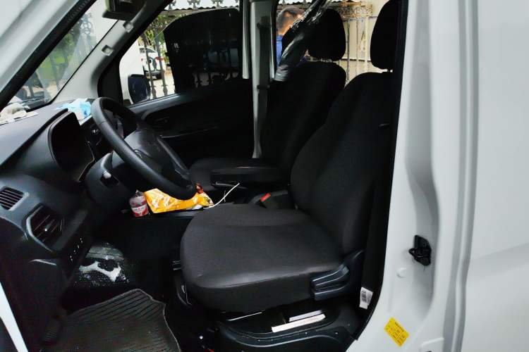 Used Chana Ruixing EM80 2025 Passenger Version Comfort Edition 6-Seater 300 km Dual-Swing Doors