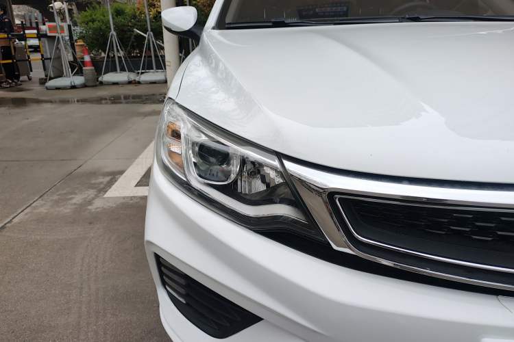 Used Geely Auto Vision 2020 Revised Version 1.5L CVT Asian Games Edition Right Front Headlight