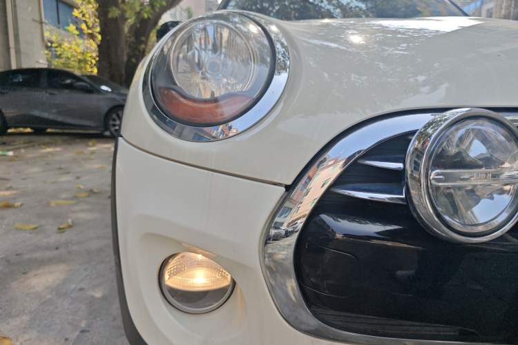 Used MINI 2016 1.5T COOPER Right Front Headlight