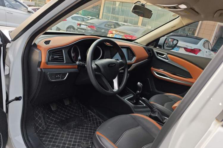 Used Zotye T300 2023 T300L 1.5L Manual Standard Edition