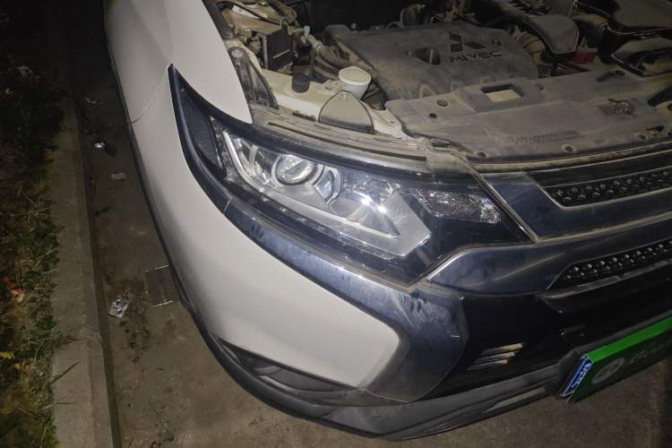 Used Mitsubishi Outlander 2019 2.0L Two-Wheel Drive Comfort Edition 5 Seats China VI Standard Right Front Headlight