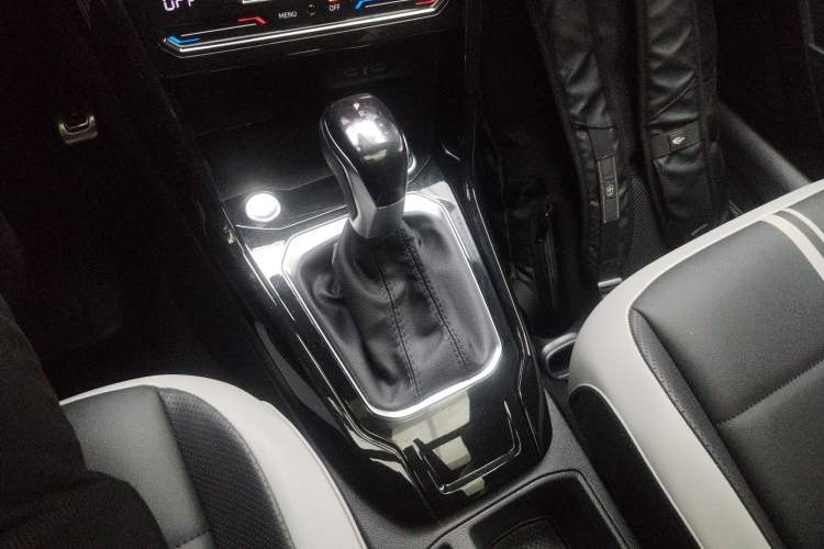 Used Volkswagen T-ROC 2023 300TSI DSG Two-Wheel-Drive Chen Guang Edition Gear Lever