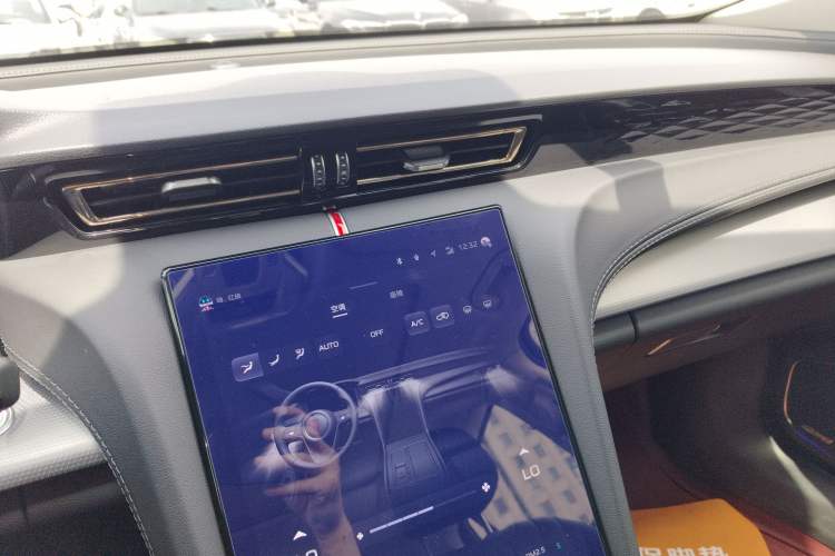 Used Hongqi H6 2023 2.0T ZhiMei Edition Audio And AC Panel