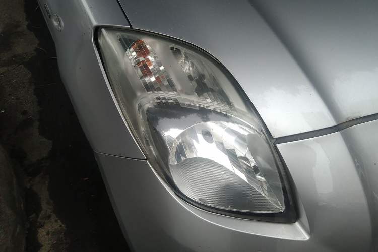 Used Toyota Yaris 2009 1.6E Automatic Comfort Edition Right Front Headlight