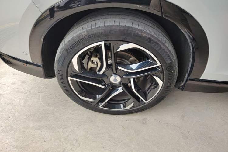 Used Denza N7 2025 630 All-Wheel Drive Intelligent Driving Dual-Laser Flagship Edition Right Rear Wheel Hub