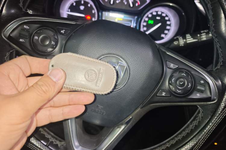 Used Buick Envision 2018 20T Two-Wheel-Drive Elite Model
