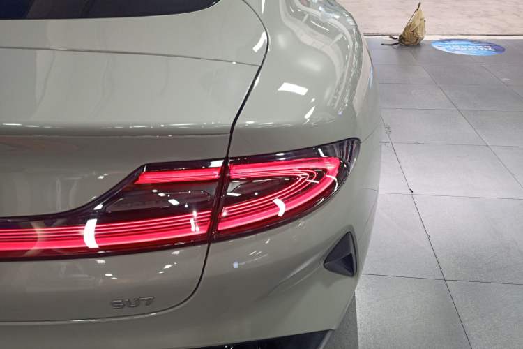 Used Xiaomi Auto SU7 2024 Rear-Drive Standard Founder Edition Exterior 3