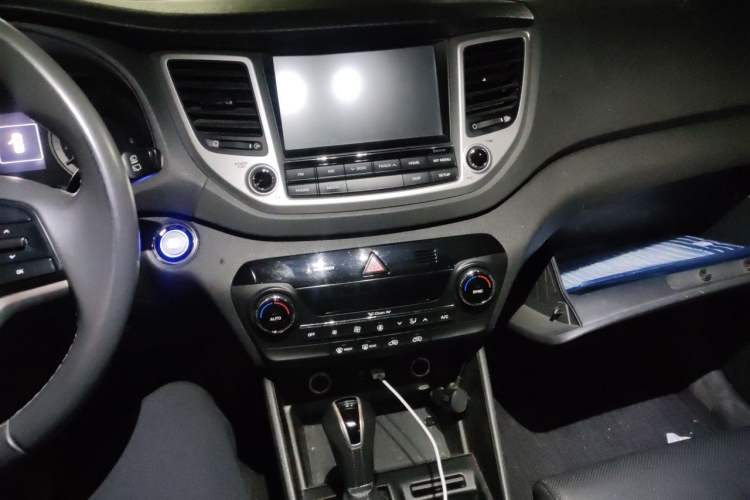 Used Hyundai Tucson 2015 1.6T Dual-Clutch Two-Wheel-Drive Smart Model
