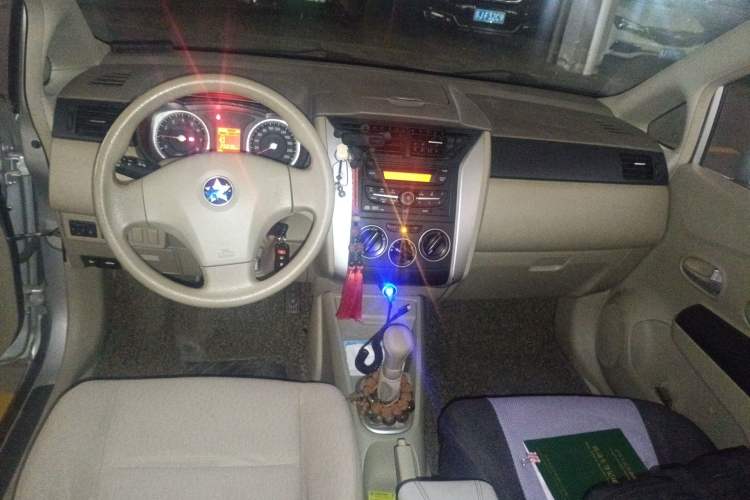 Used Venucia D50 2013 1.6L Manual Fashion Edition Center Console