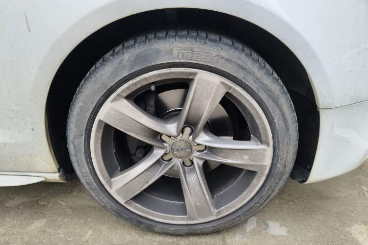 Used Audi A5 2016 Coupe 45 TFSI Ambition Edition Right Front Wheel Hub