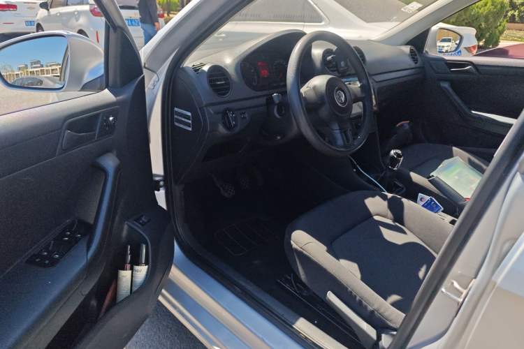 Used Volkswagen Jetta 2015 Zhuihui Edition 1.4L Manual Fashion Model Driver Seat