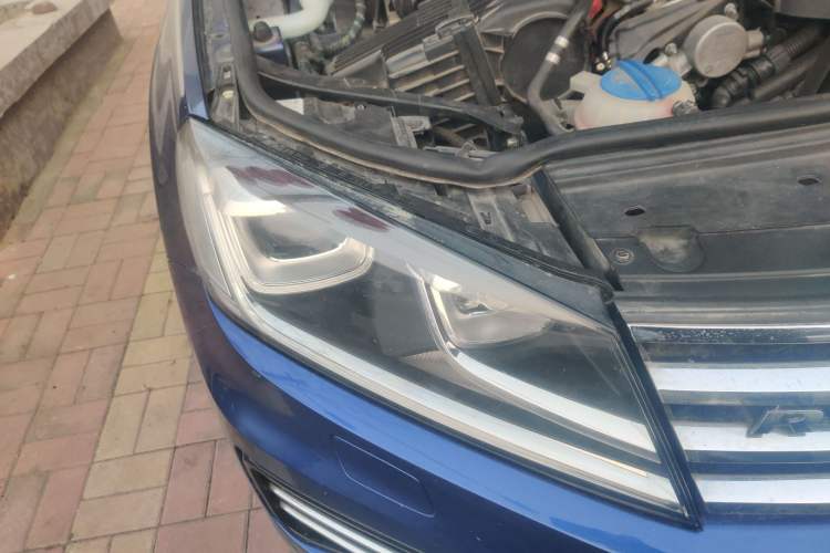 Used Volkswagen Touareg 2016 3.0 TSI High-End Version Right Front Headlight