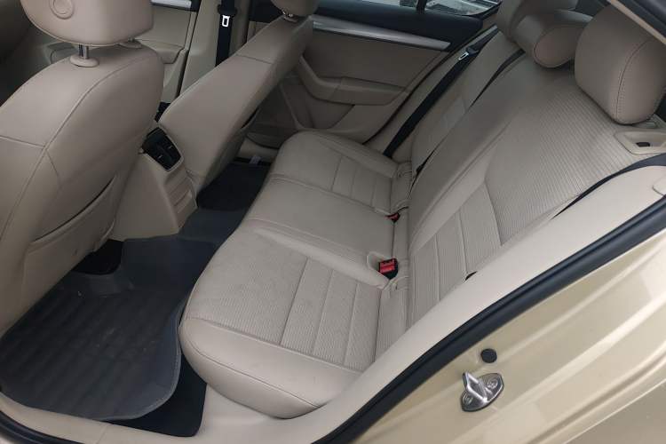 Used Skoda Octavia 2015 1.6L Manual Yijie Edition Left Rear Seat