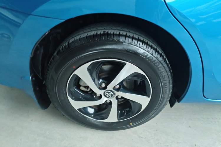 Used Toyota Levin 2017 Revised Dual-Engine 1.8H GS E-CVT Elite Sunroof Version China V Standard Right Rear Wheel Hub