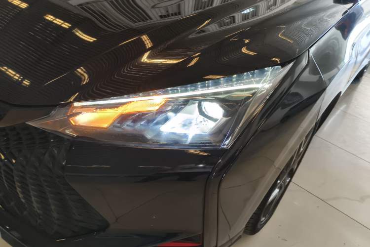 Used Dongfeng Aeolus Yixuan 2022 230T Automatic Adaptive-Beam Knight Edition
