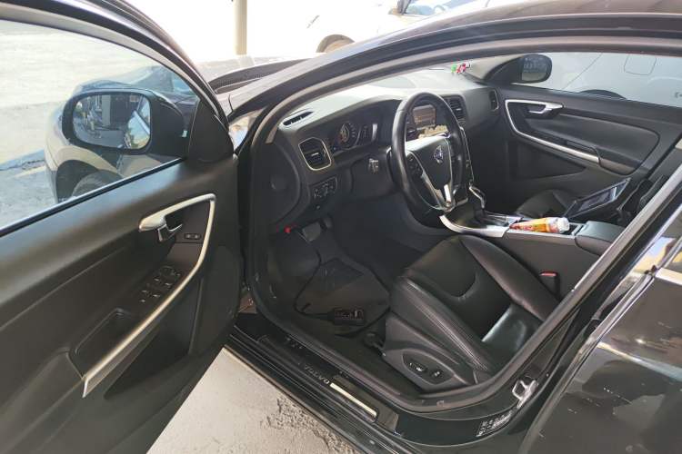 Used Volvo S60 2014 S60L 2.0T Zhiyuan Edition