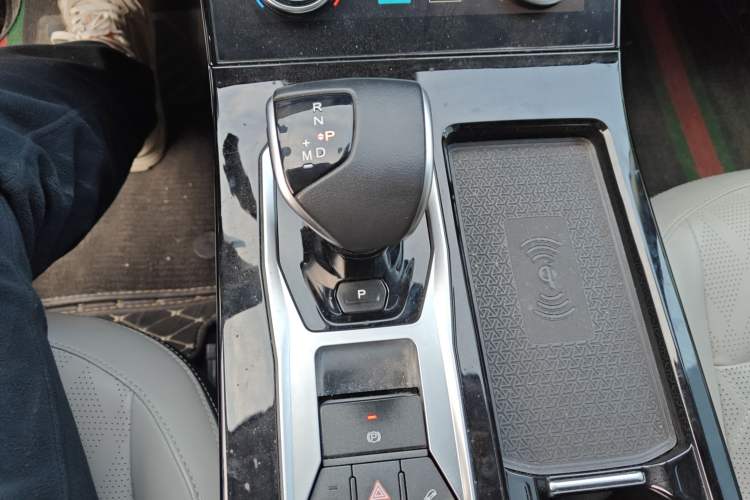 Used JETOUR X70 2023 Zhuge 2.0T DCT Wolong 7-Seater Gear Lever