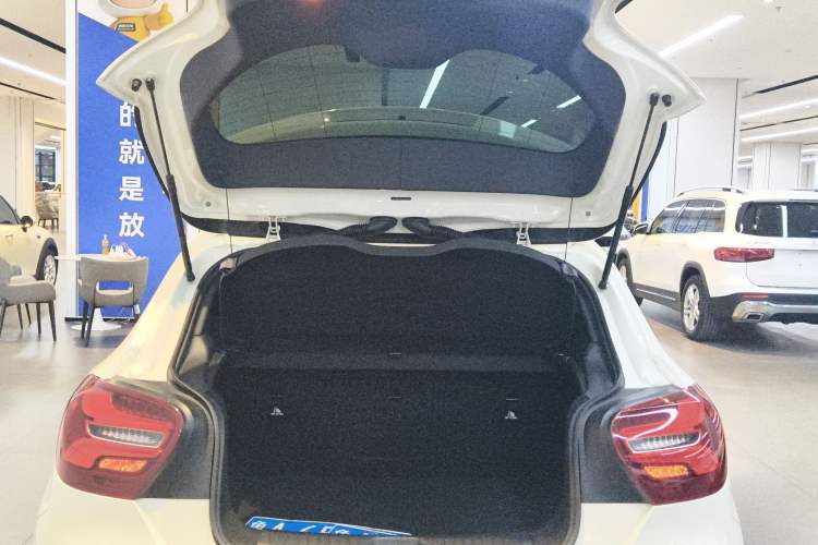 Used Mercedes-Benz A-Class 2018 A 200 Fashion Model