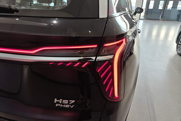 Used Hongqi HS7 PHEV 2025 Model 2.0T PHEV Four-Wheel Drive 2 Million Units Commemorative Edition 6-Seater