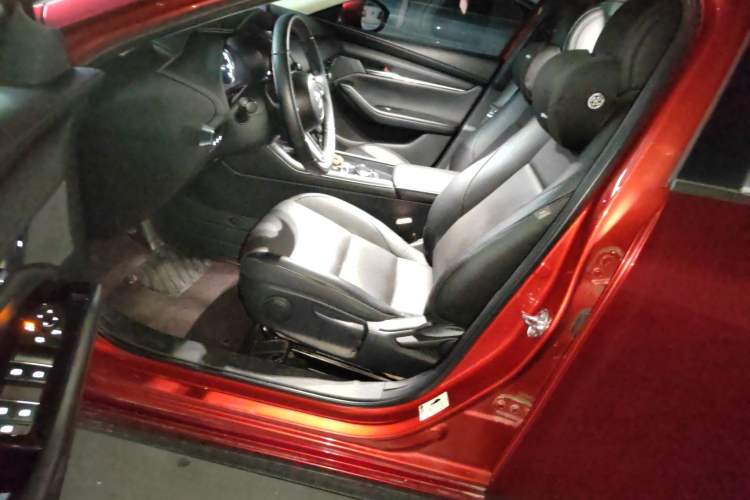 Used Mazda 3 Axela 2020 2.0L Automatic Zhiya Edition Driver Seat