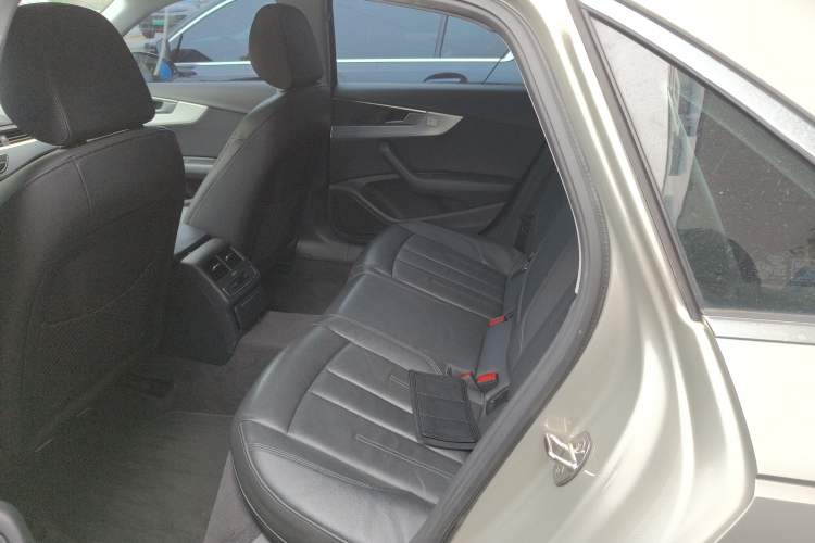 Used Audi A4L 2019 40 TFSI Fashion Version China V