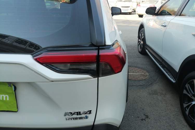 Used Toyota RAV4 2021 Revised Version Dual-Motor Hybrid 2.5L E-CVT 4x4 Elite PLUS Edition Right Rear Taillight