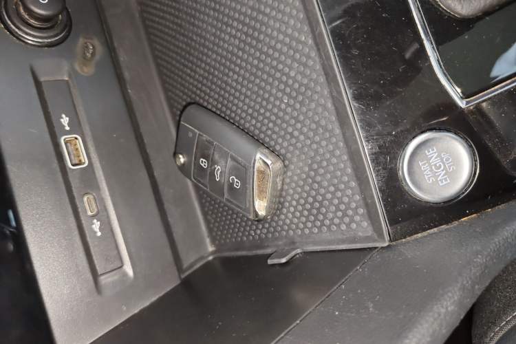 Used Volkswagen Tiguan L 2023 Revised Version 330TSI Automatic Two-Wheel Drive Smart Enjoyment Edition
