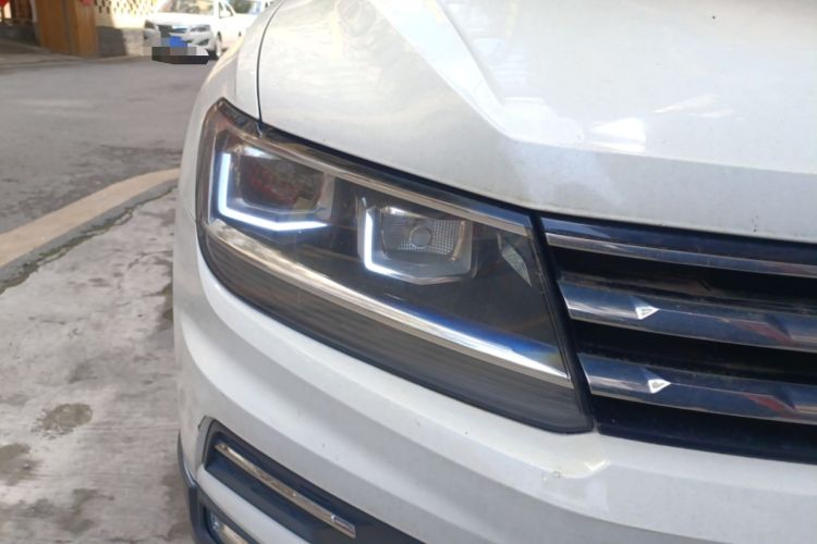 Used Volkswagen Tiguan L 2017 330TSI Automatic Two-Wheel Drive Luxury Edition Right Front Headlight