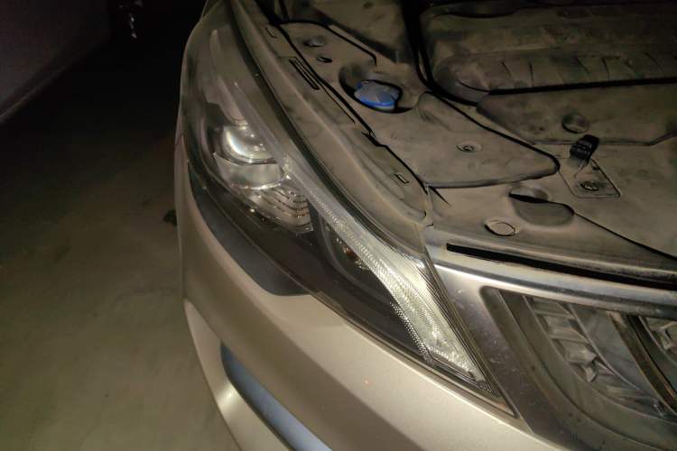 Used Geely Auto Emgrand GS 2016 Sport Edition 1.3T Automatic ZhenShang Model Right Front Headlight