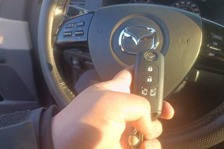 Used Mazda 8 2015 2.5L Flagship Edition
