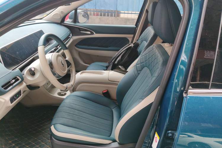 Used ORA Good Cat 2023 401 km Standard Range Luxury Version Lithium Iron Phosphate Left Front Seat