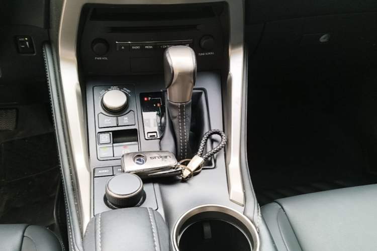 Used Lexus NX 2015 300h Front-Drive Fēngshàng Edition Gear Lever