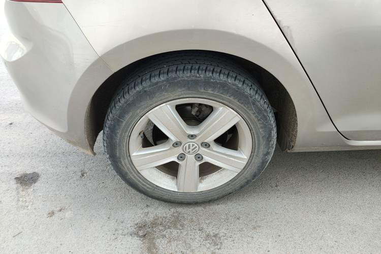 Used Volkswagen Golf 2015 1.4TSI Automatic Luxury Model Right Rear Wheel Hub